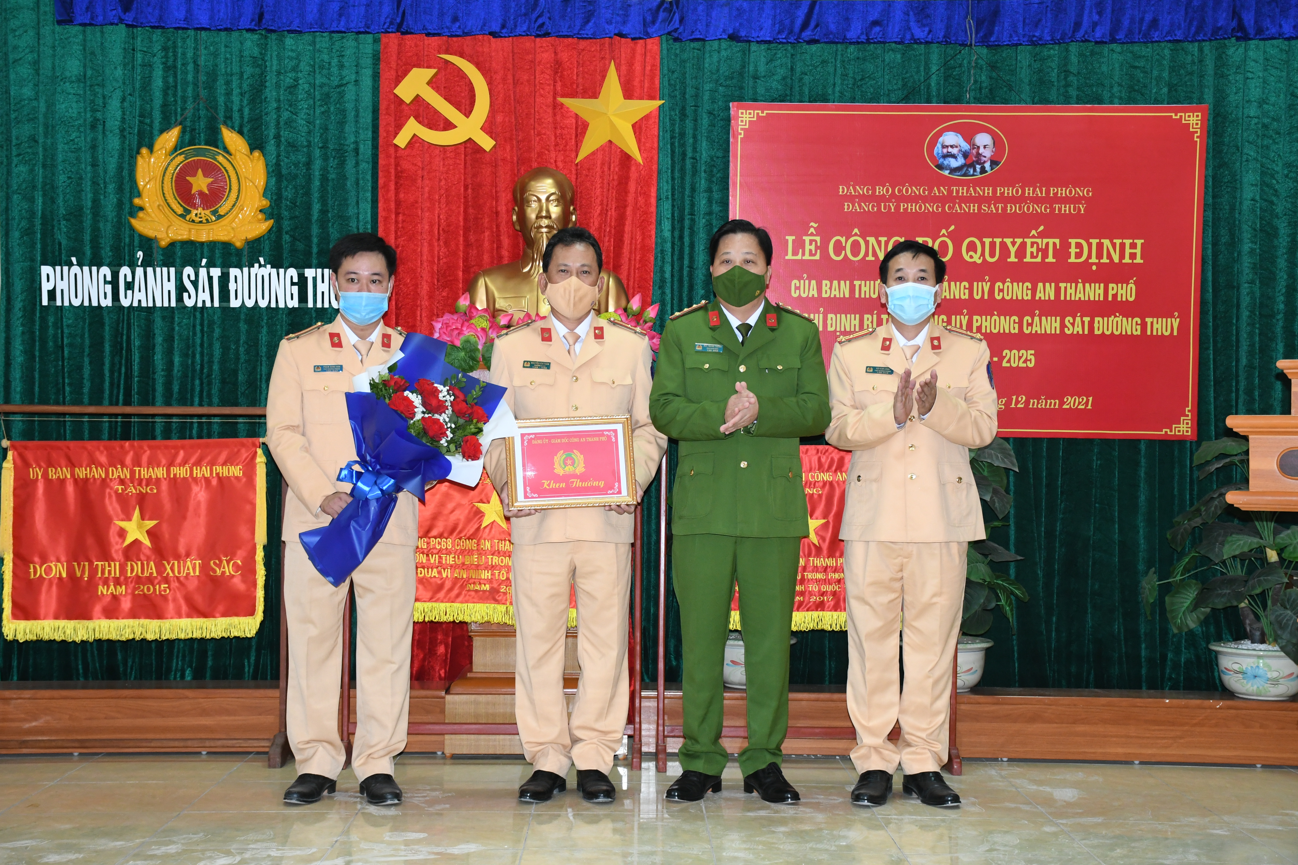 Khen thưởng đột xuất Phòng Cảnh sát đường thủy cứu người khu vực Kênh Tráp